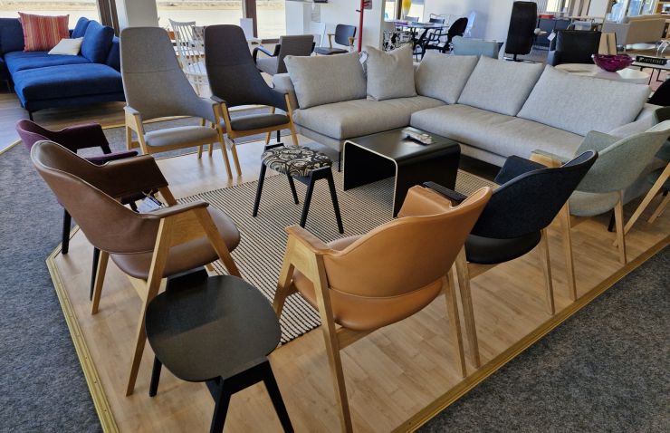 HOLLI;  MYYMÄLÄN MALLITUOLEJA -30%