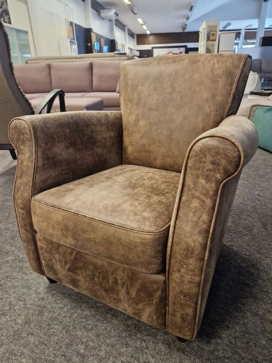 CAPRI NOJATUOLI 995 €