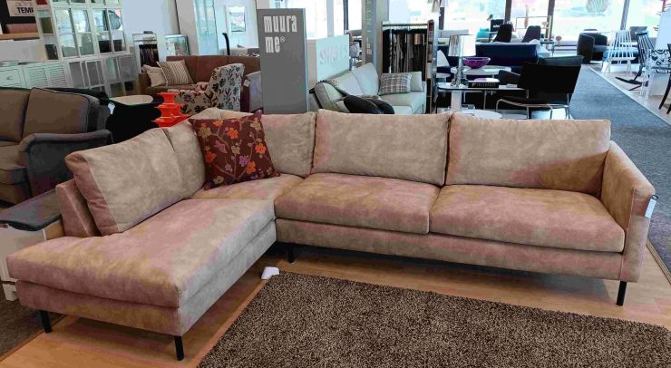 JULIA KULMADIVAANI 1590 €